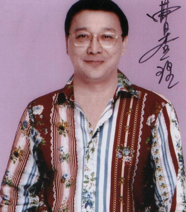 炒股配资开户识必选 77岁曹查理近照曝光！满头白发精神矍铄，曾因半身麻痹差点丧命